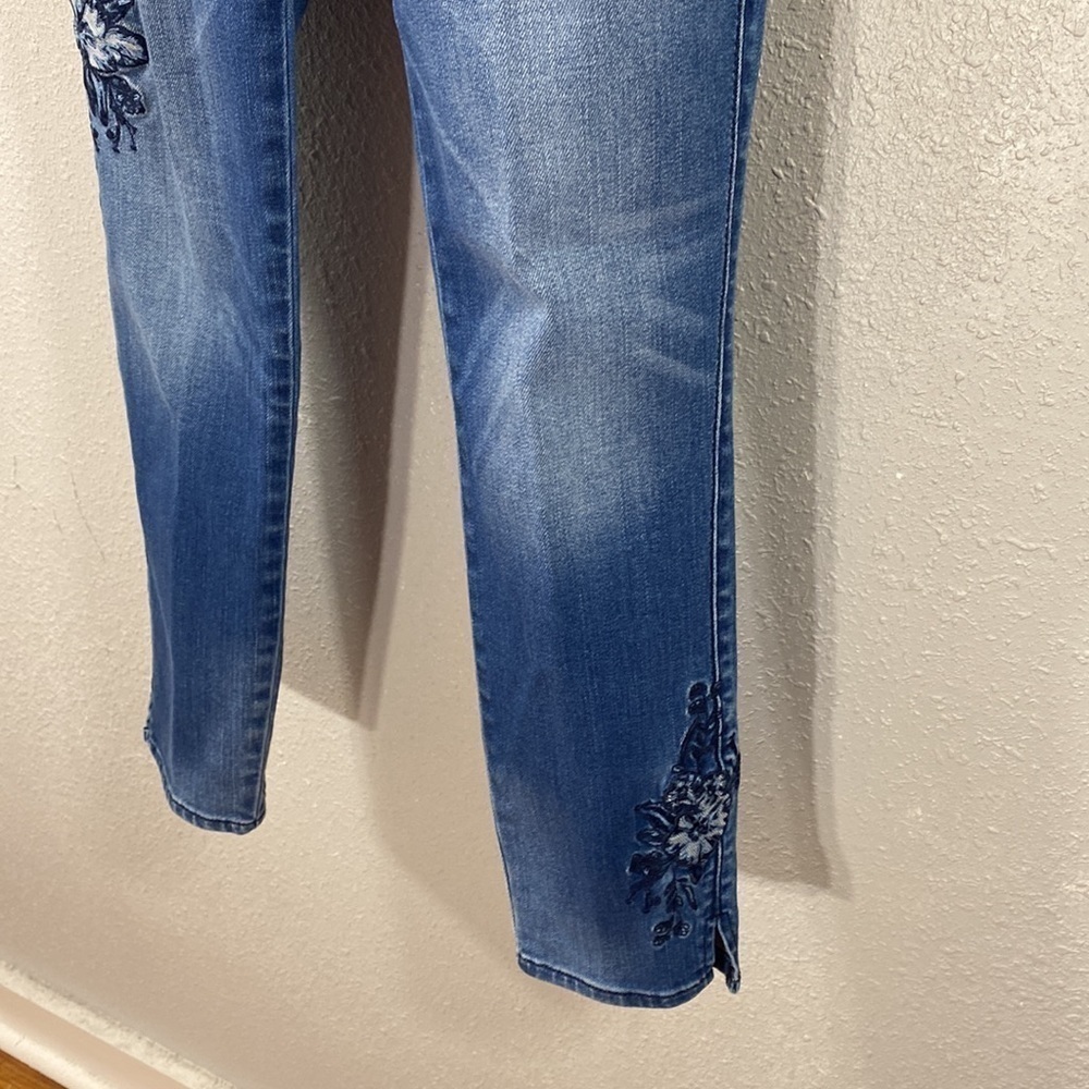 White House Black Market Floral-Embroidered Skinny Crop Jeans 2 - Picture 8 of 12